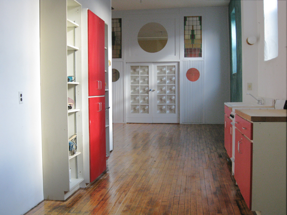 photograph showing the kitchen area of Loft 2R at the Warehouse